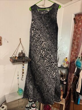 Reversible Sleeveless Black & White Patterned A-Line Dress